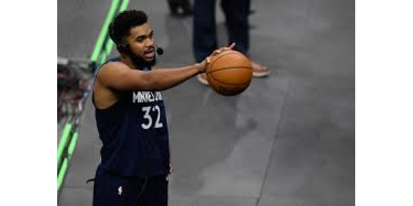 Karl-Anthony Towns si è infortunato in alcune partite fuori stagione